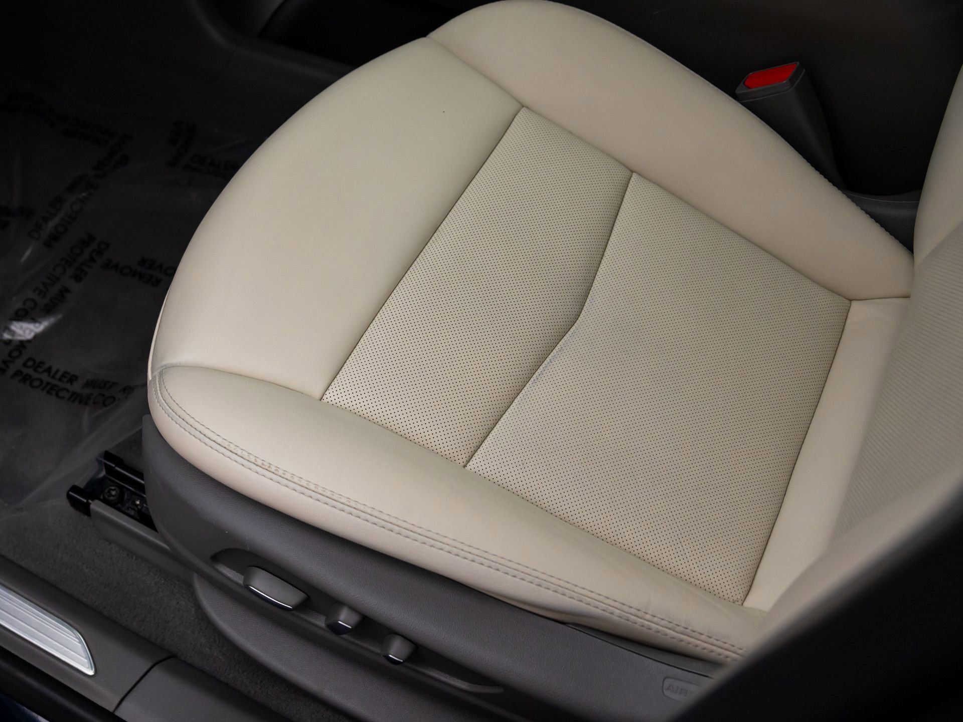 Certified 2022 Cadillac XT5 Premium Luxury w/ LPO, Floor Liner Package image 17