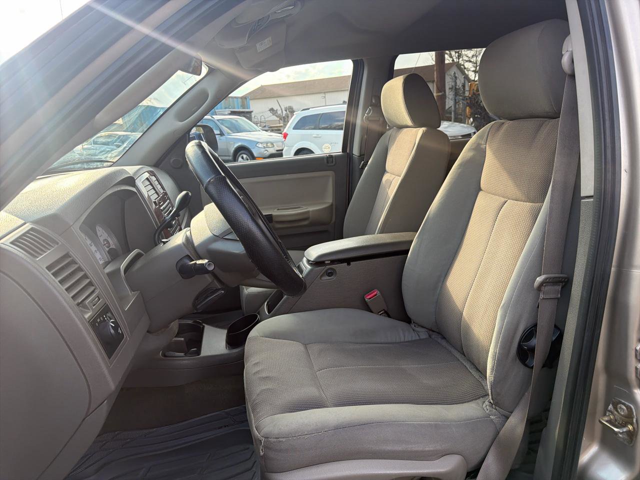 Used 2005 Dodge Dakota SLT image 13