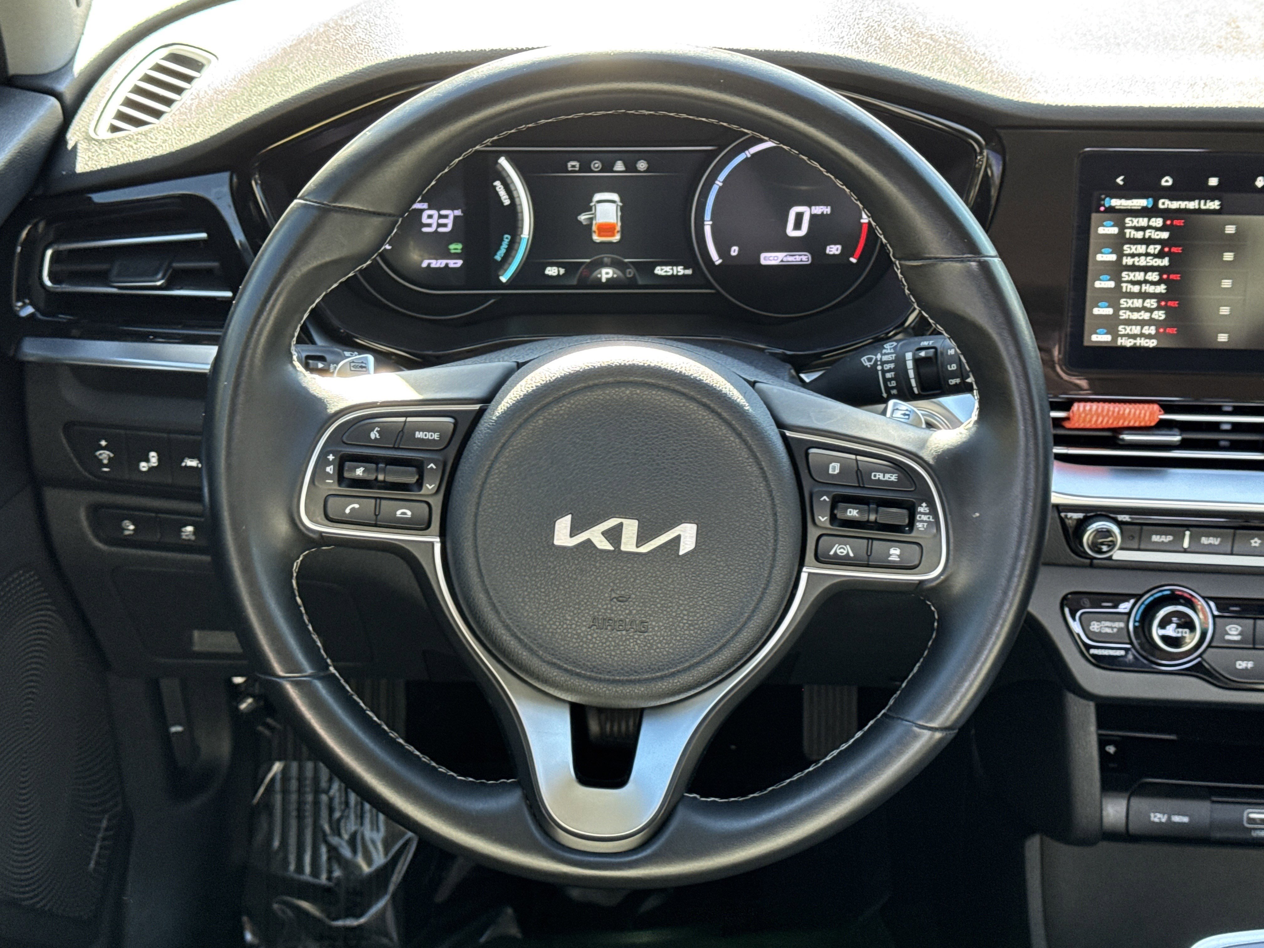 Used 2022 Kia Niro EX image 24