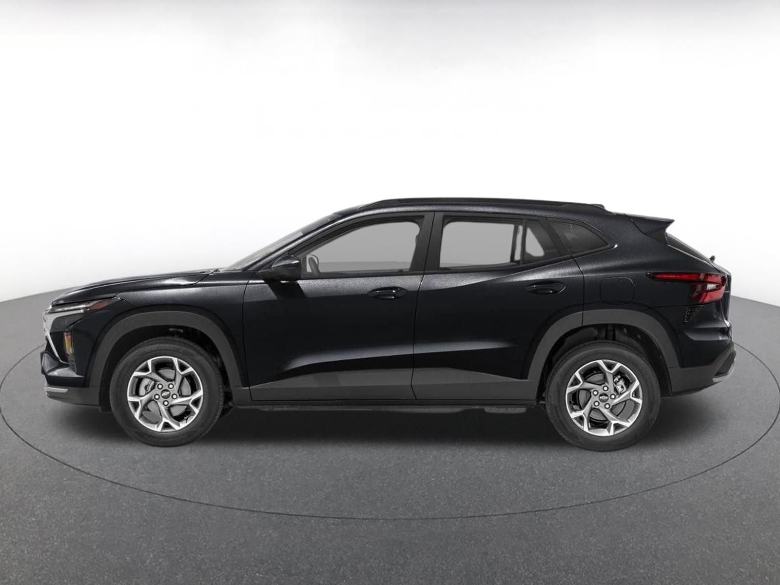 Used 2025 Chevrolet Trax LT FWD image 3