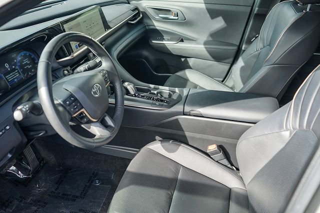 Used 2023 Toyota Crown Limited w/ Advanced Technology Package image 19