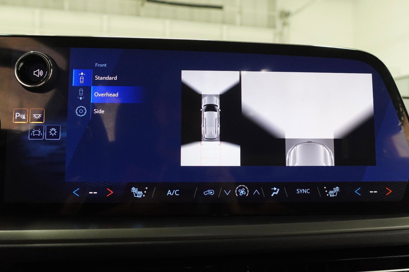 Used 2024 Chevrolet Traverse LT w/ Midnight/Sport Edition image 32