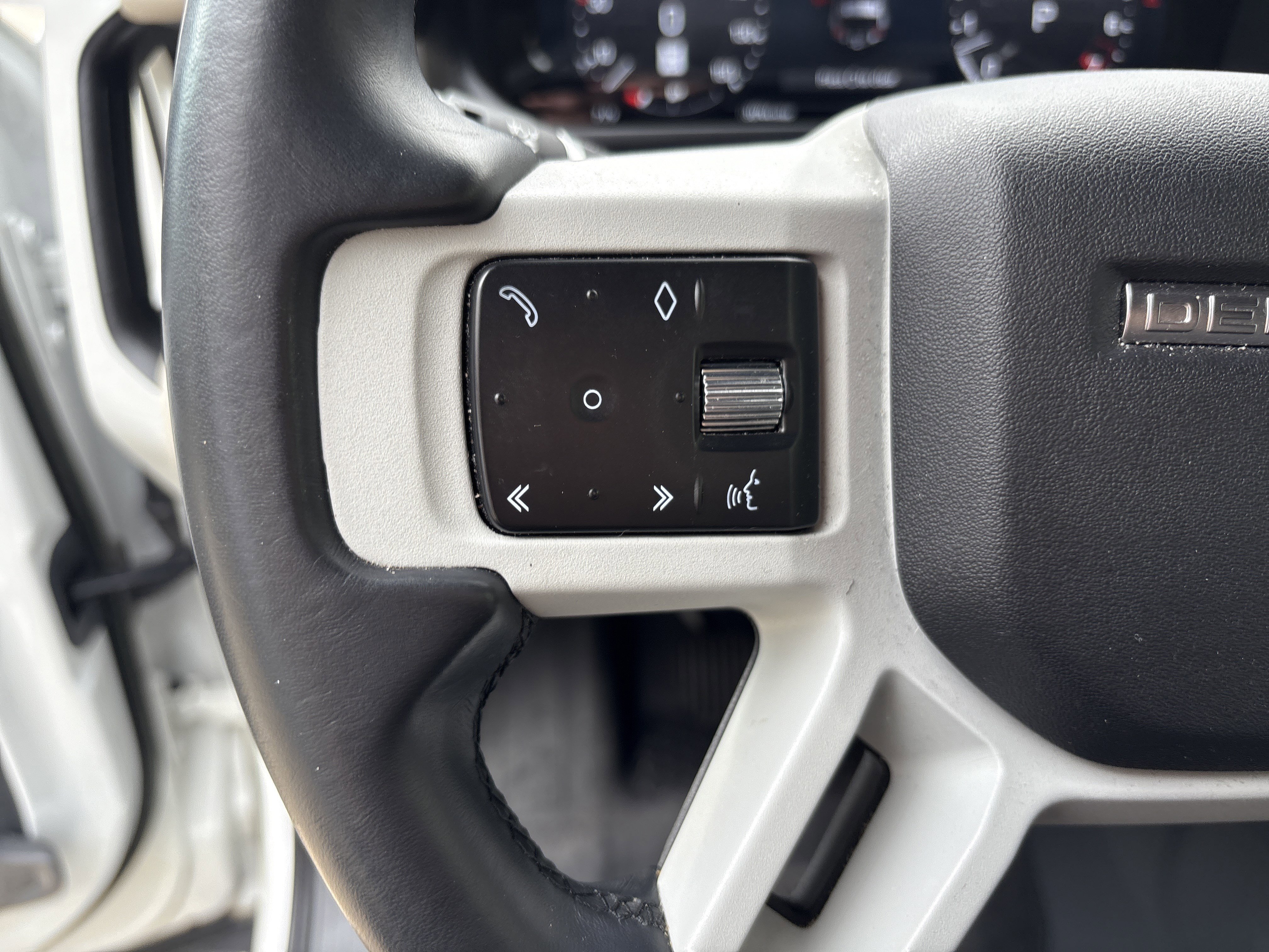 Used 2023 Land Rover Defender 90 X-Dynamic SE AWD/4WD image 21