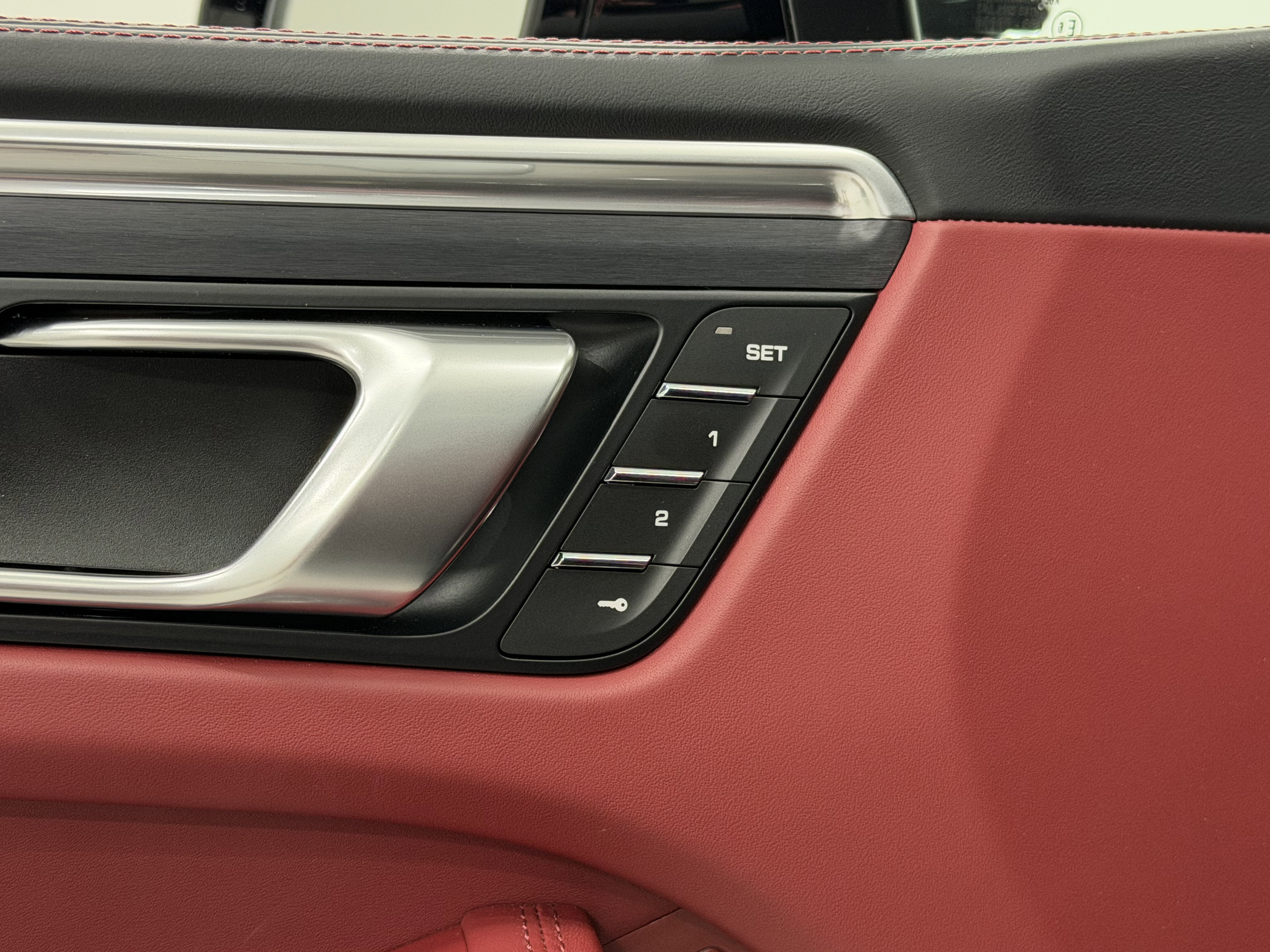 Certified 2024 Porsche Macan GTS image 28