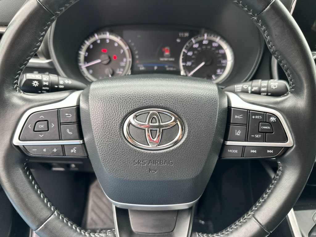 Used 2023 Toyota Highlander LE AWD/4WD image 22