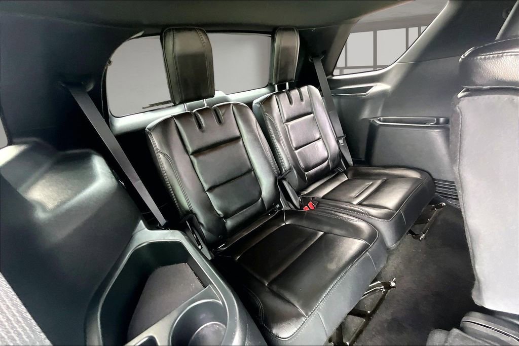 Used 2018 Ford Explorer XLT w/ Equipment Group 202A FWD image 25