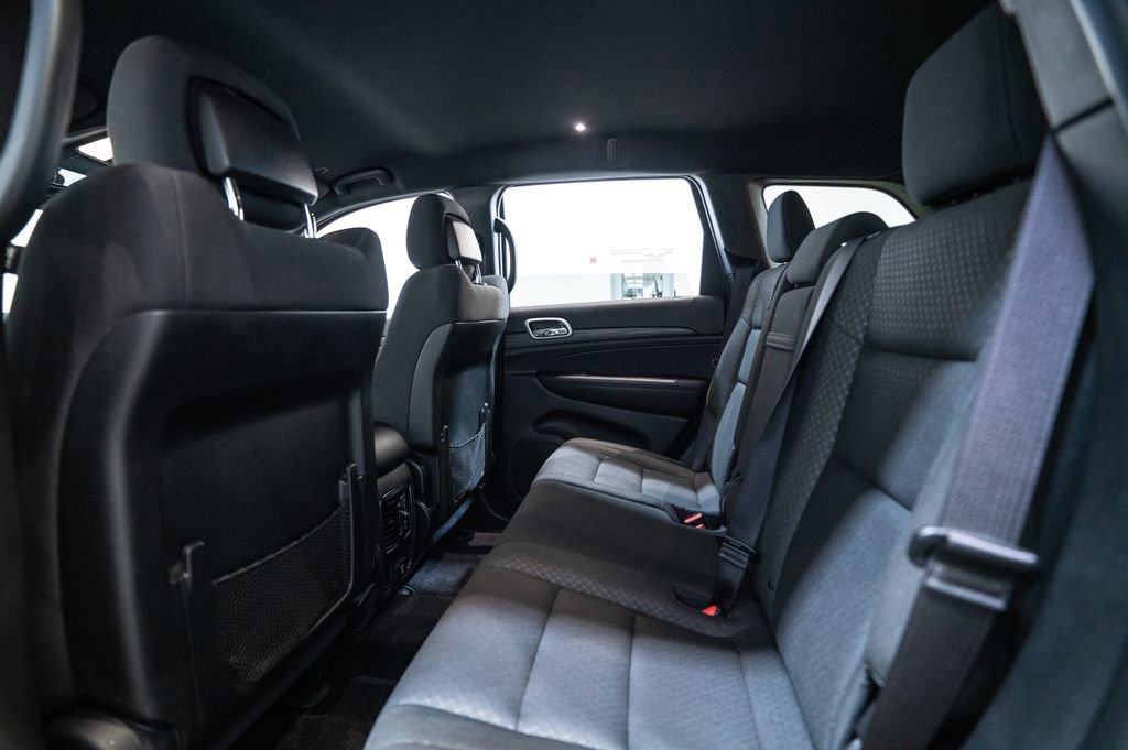 Used 2019 Jeep Grand Cherokee Laredo w/ Security & Convenience Group AWD/4WD image 32