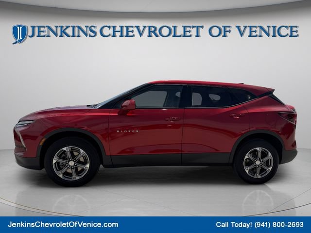 Used 2023 Chevrolet Blazer LT FWD image 9