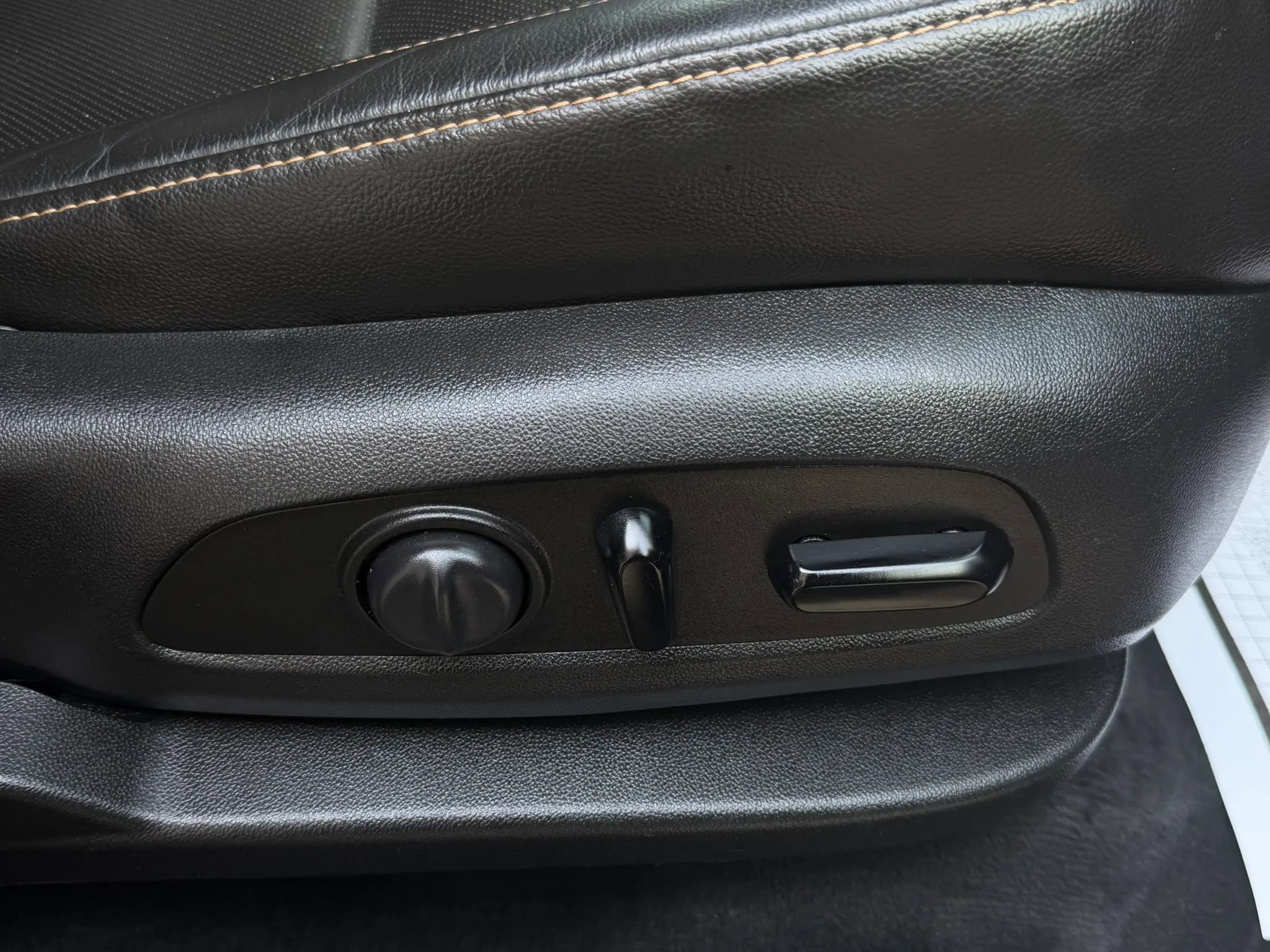 Used 2020 Chevrolet Traverse Premier image 11