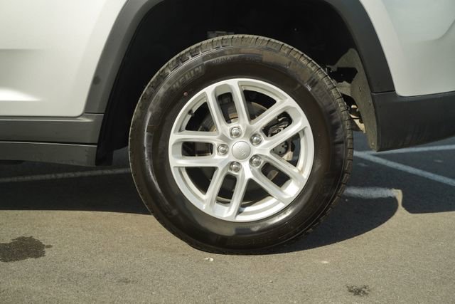 Used 2024 Jeep Grand Cherokee Laredo X image 42