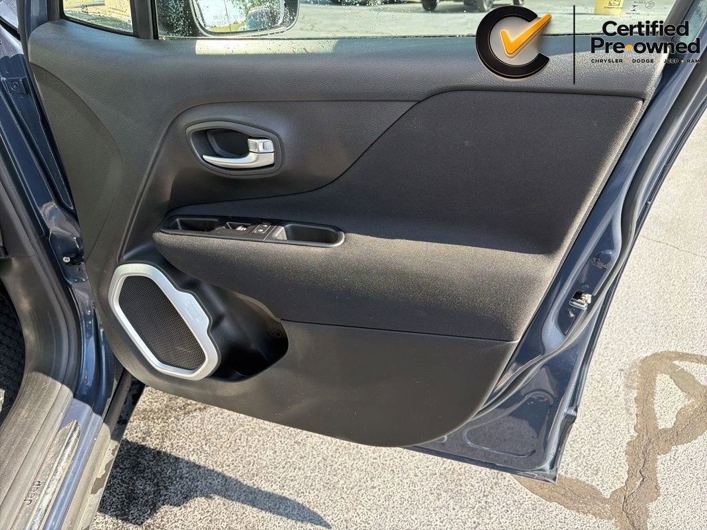Used 2021 Jeep Renegade Latitude w/ Convenience Group AWD/4WD image 24