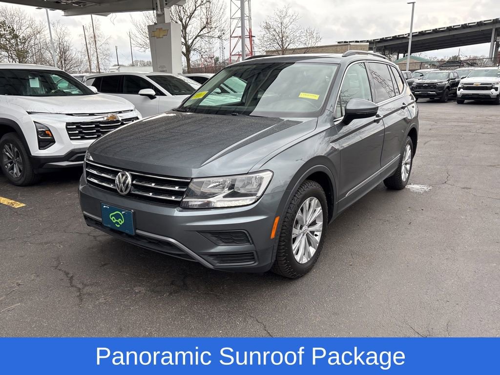 Used 2018 Volkswagen Tiguan SE w/ Panoramic Sunroof Package image 3