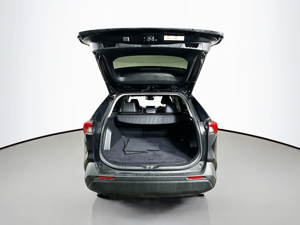 Used 2023 Toyota RAV4 XLE Premium image 30