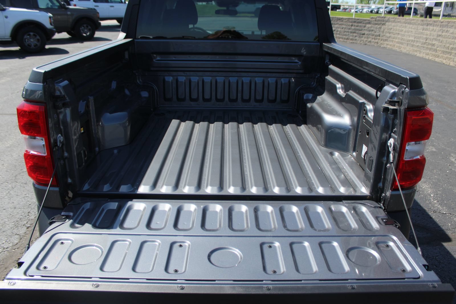 New 2025 Ford Maverick XLT w/ XLT Luxury Package FWD image 17
