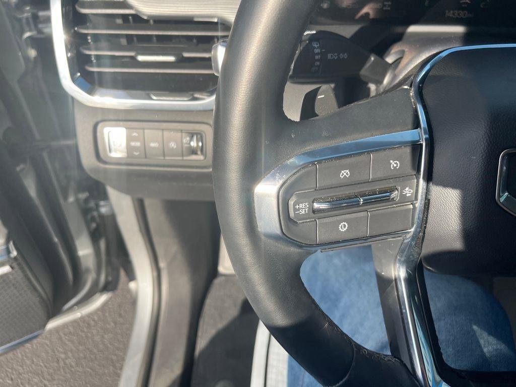 Used 2025 GMC Acadia Elevation image 10