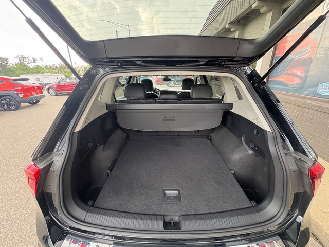 Used 2024 Volkswagen Tiguan SE AWD/4WD image 5