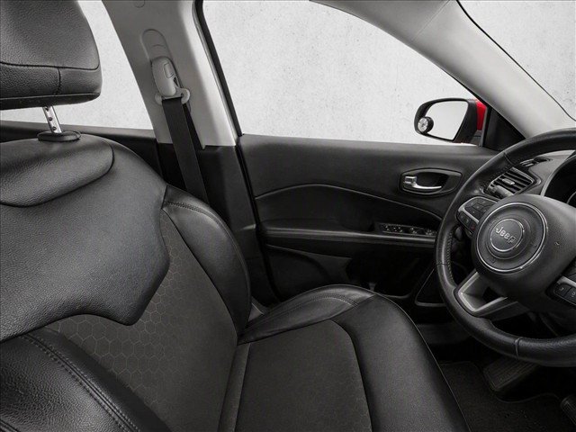 Used 2018 Jeep Compass Latitude AWD/4WD image 25