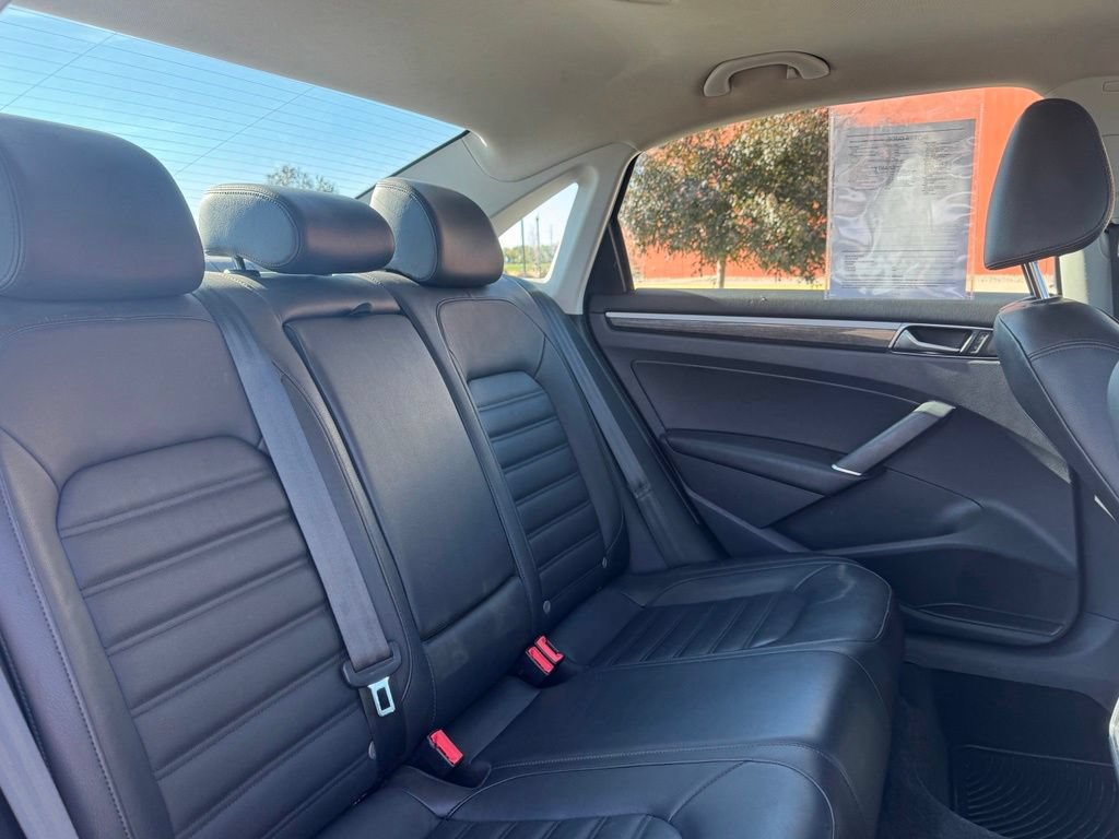 Used 2017 Volkswagen Passat 1.8T SEL Premium FWD image 28