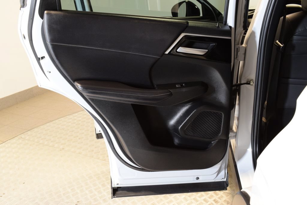 Used 2023 Mitsubishi Outlander SE AWD/4WD image 26
