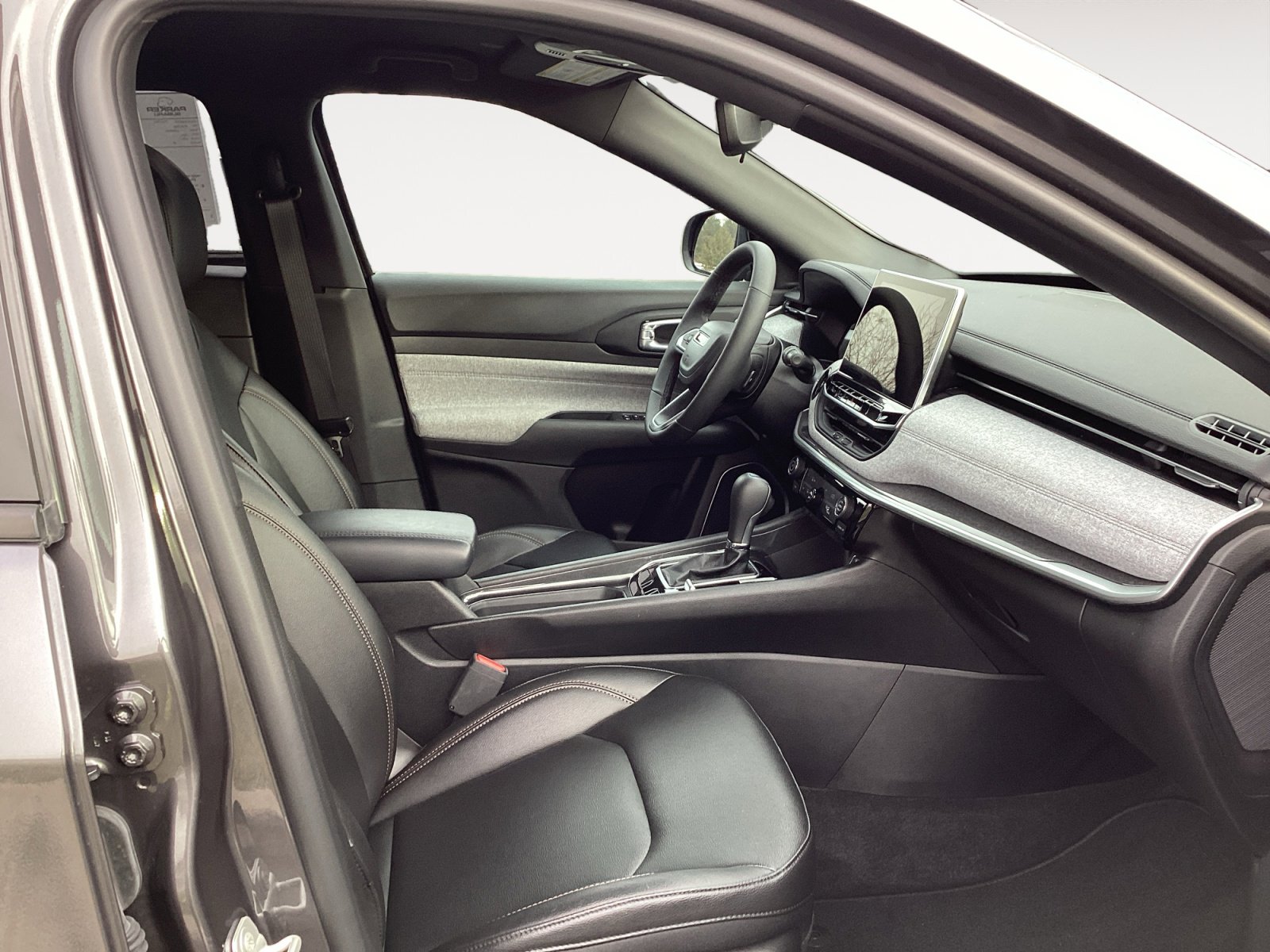 Used 2024 Jeep Compass Latitude image 15