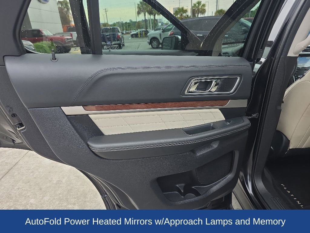 Used 2019 Ford Explorer Platinum AWD/4WD image 13