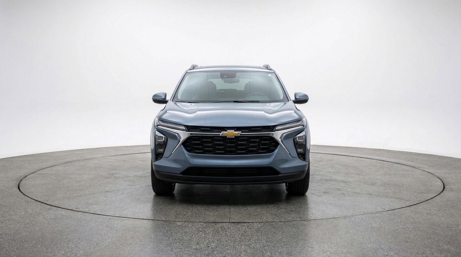 Used 2025 Chevrolet Trax LT FWD image 2