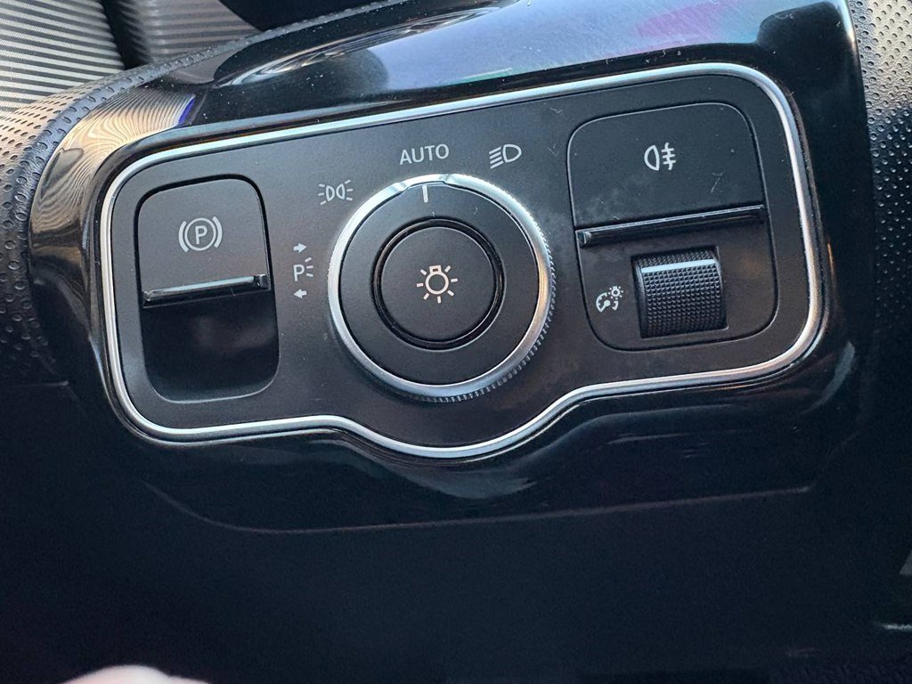 Used 2019 Mercedes-Benz A 220 4MATIC image 29