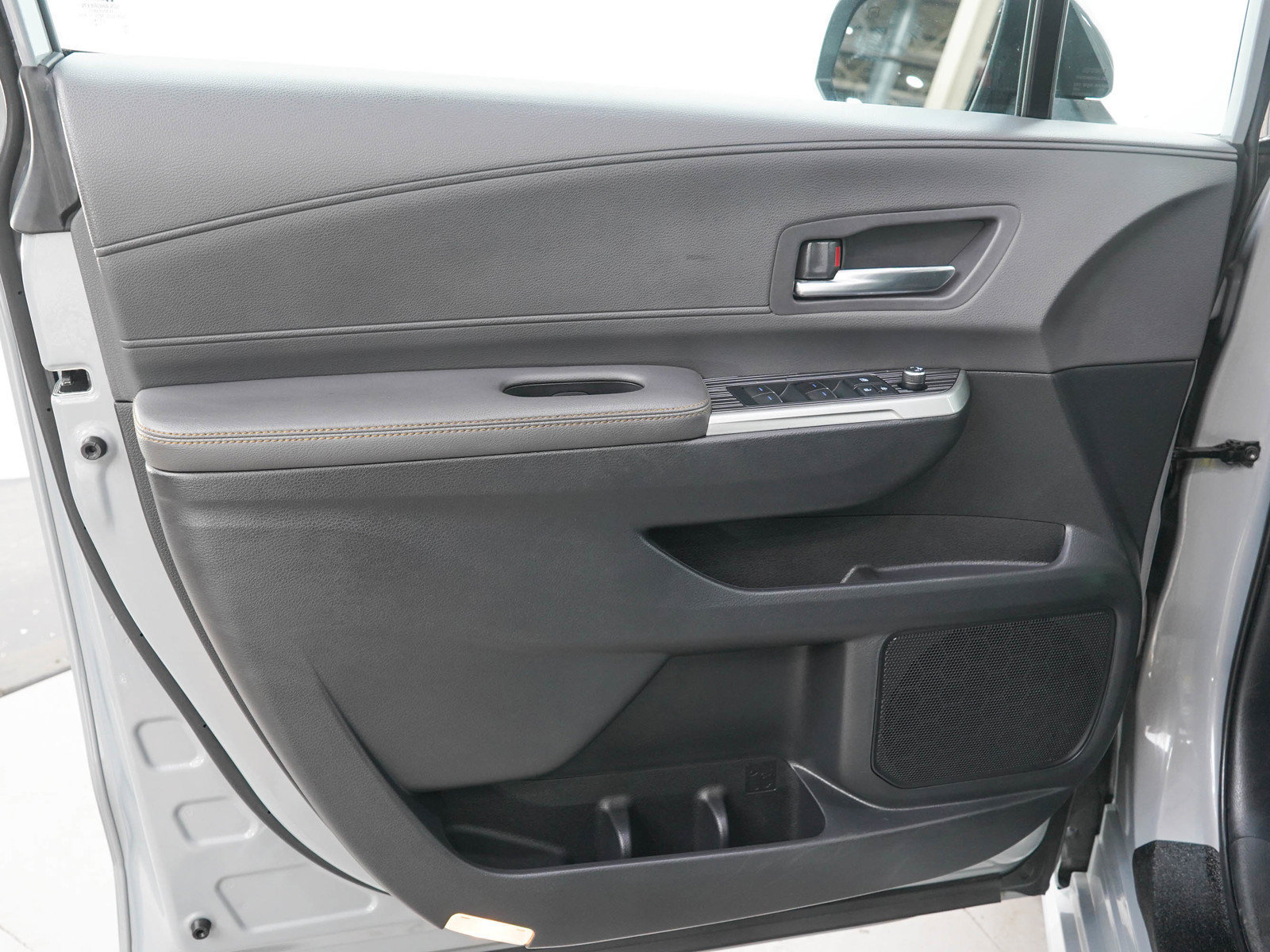 Used 2022 Toyota Sienna XLE Woodland Edition AWD/4WD image 23