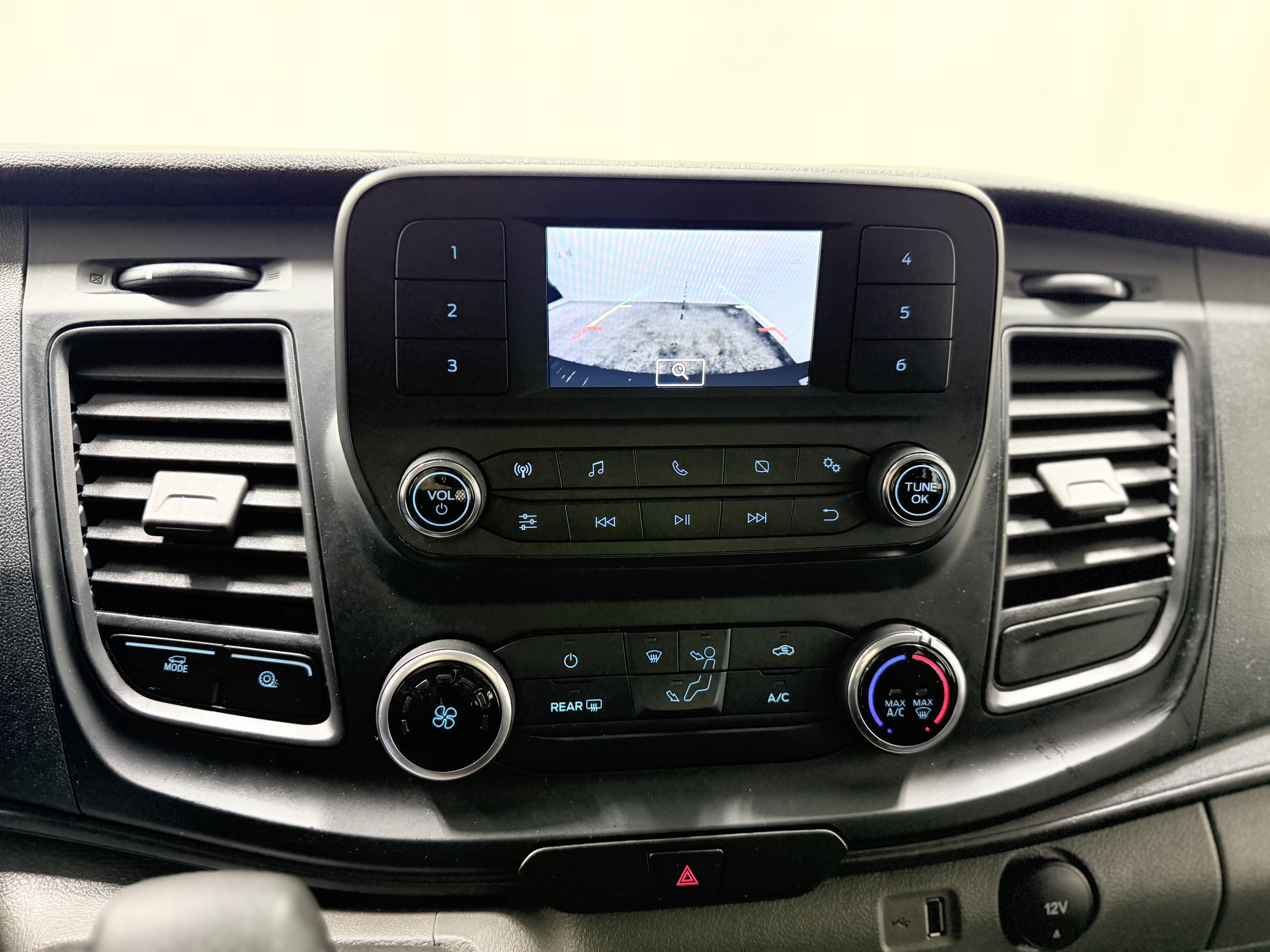 Used 2024 Ford Transit 250 Low Roof AWD w/ Exterior Upgrade Package image 20