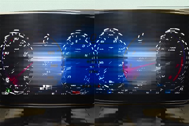 Used 2024 Mercedes-Benz GLC 300 4MATIC image 28