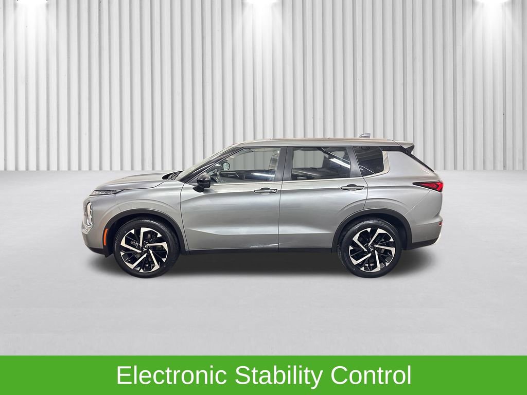 Used 2022 Mitsubishi Outlander SE AWD/4WD image 11