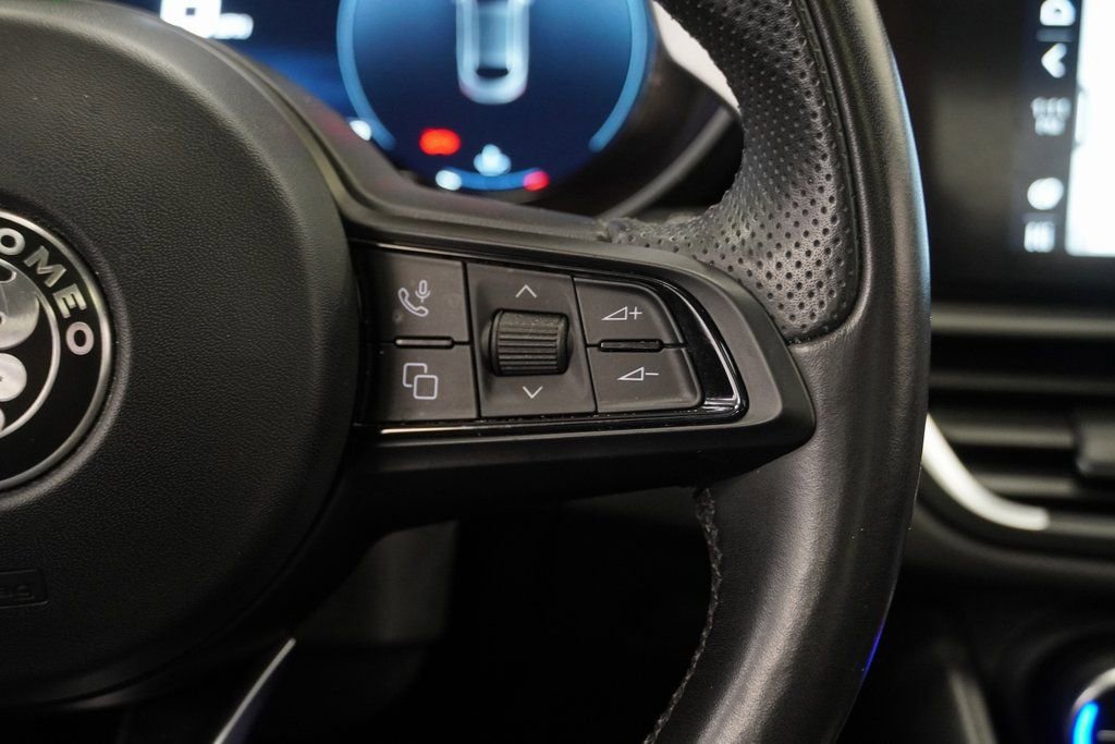 Used 2024 Alfa Romeo Giulia Veloce image 37