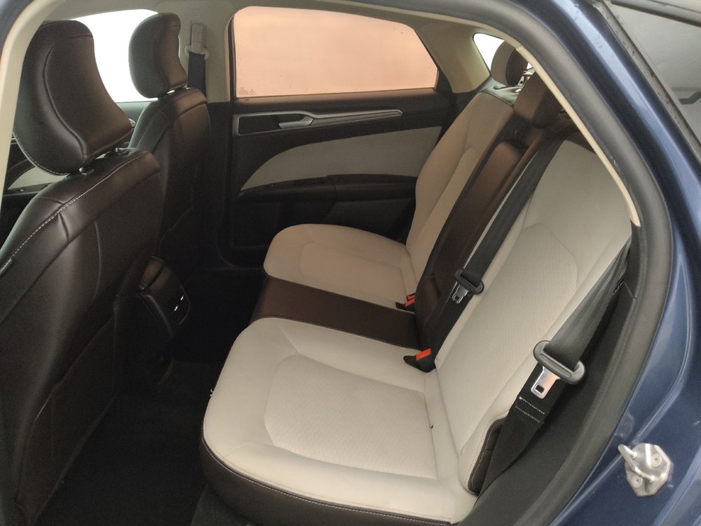 Used 2019 Ford Fusion SE w/ Equipment Group 151A FWD image 18