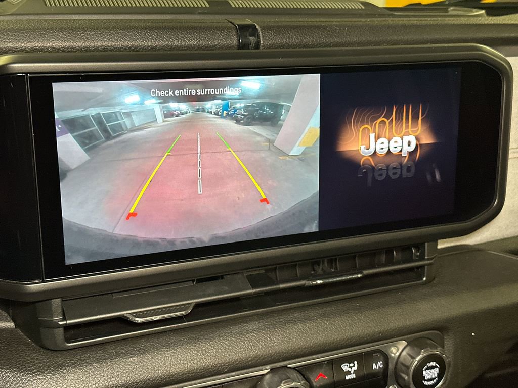 Used 2024 Jeep Wrangler Unlimited image 23