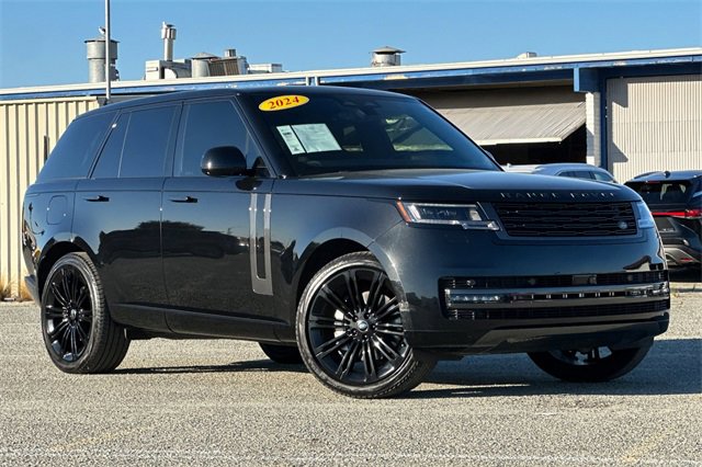 Used 2024 Land Rover Range Rover SE image 2