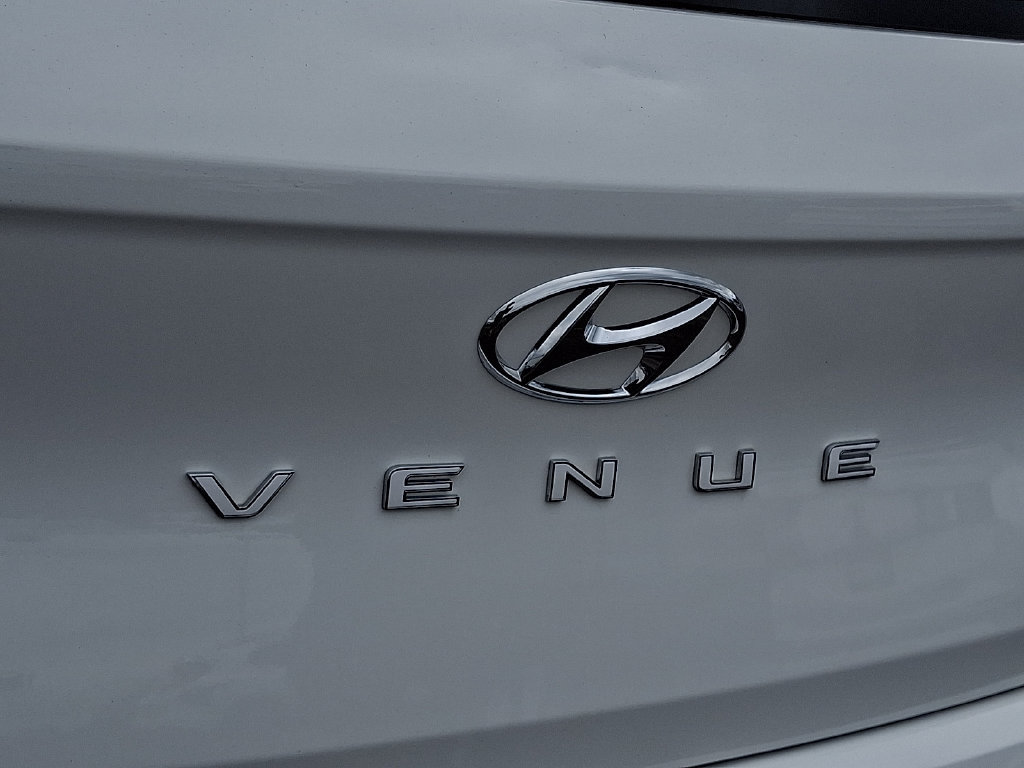 Used 2026 Hyundai Venue SEL FWD image 32