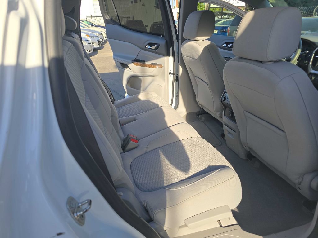 Used 2018 GMC Acadia SLE image 16