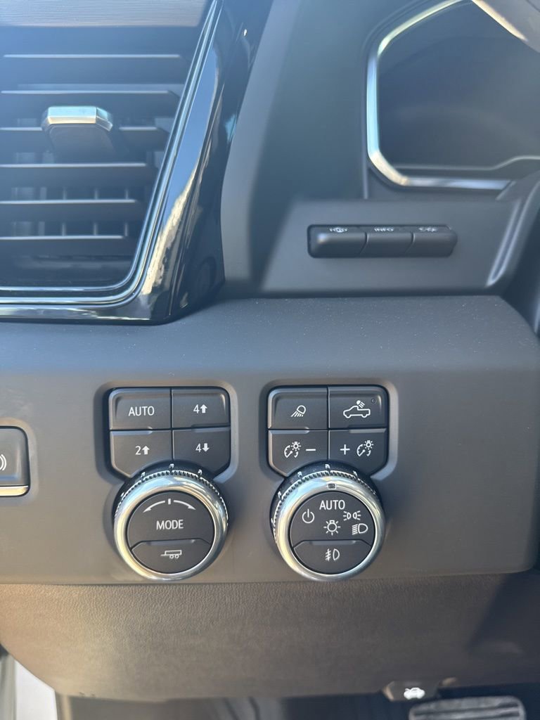 Used 2024 GMC Sierra 1500 AT4 w/ Technology Package AWD/4WD image 15