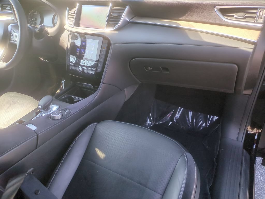 Used 2019 INFINITI QX50 Essential w/ Sensory Package AWD/4WD image 19