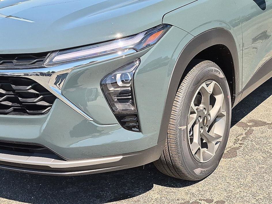 New 2026 Chevrolet Trax LT w/ LT Convenience Package FWD image 9