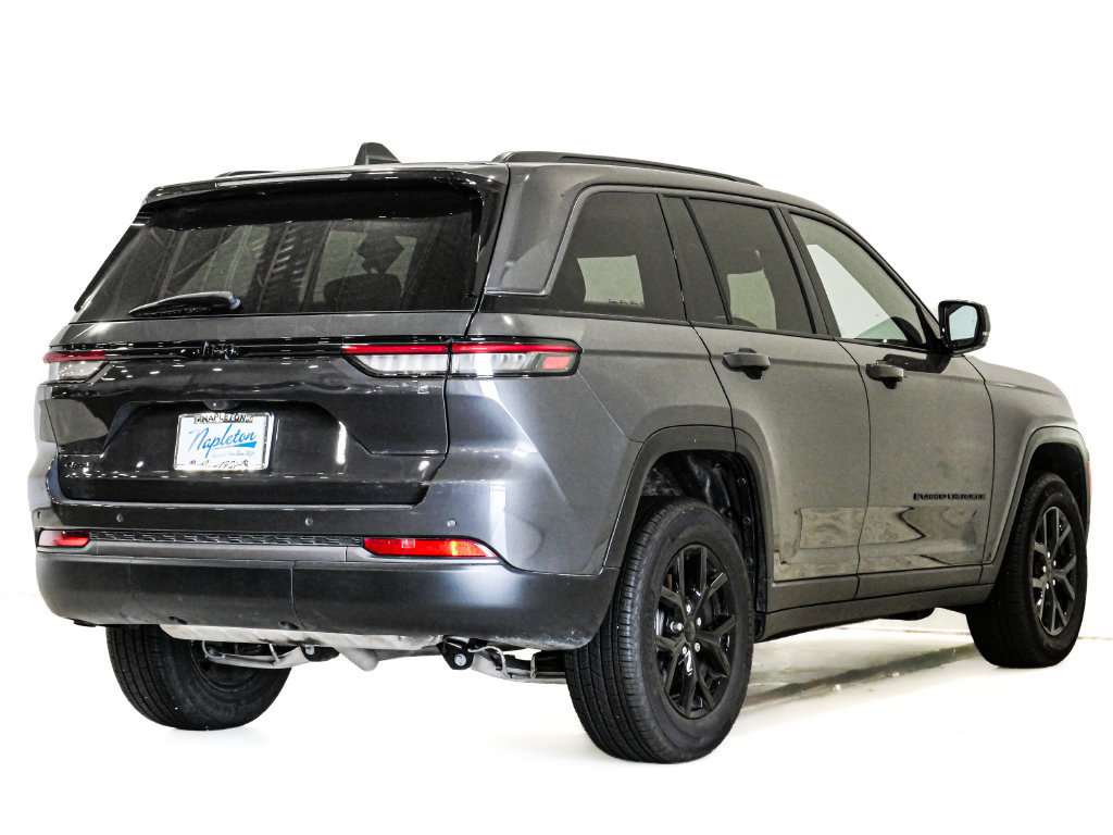 Used 2026 Jeep Grand Cherokee Altitude AWD/4WD image 7