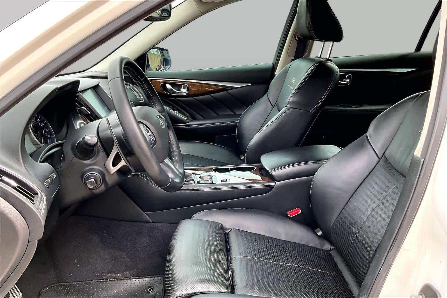 Used 2014 INFINITI Q50 w/ Technology Package RWD image 10