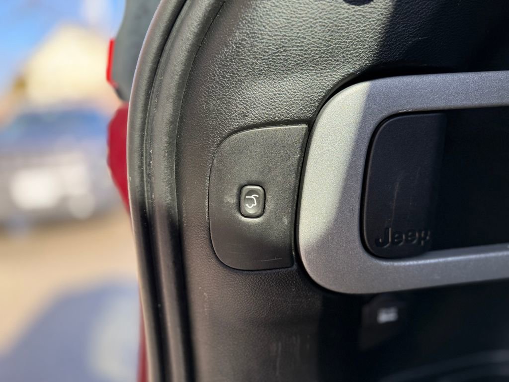 Used 2018 Jeep Cherokee Limited image 27