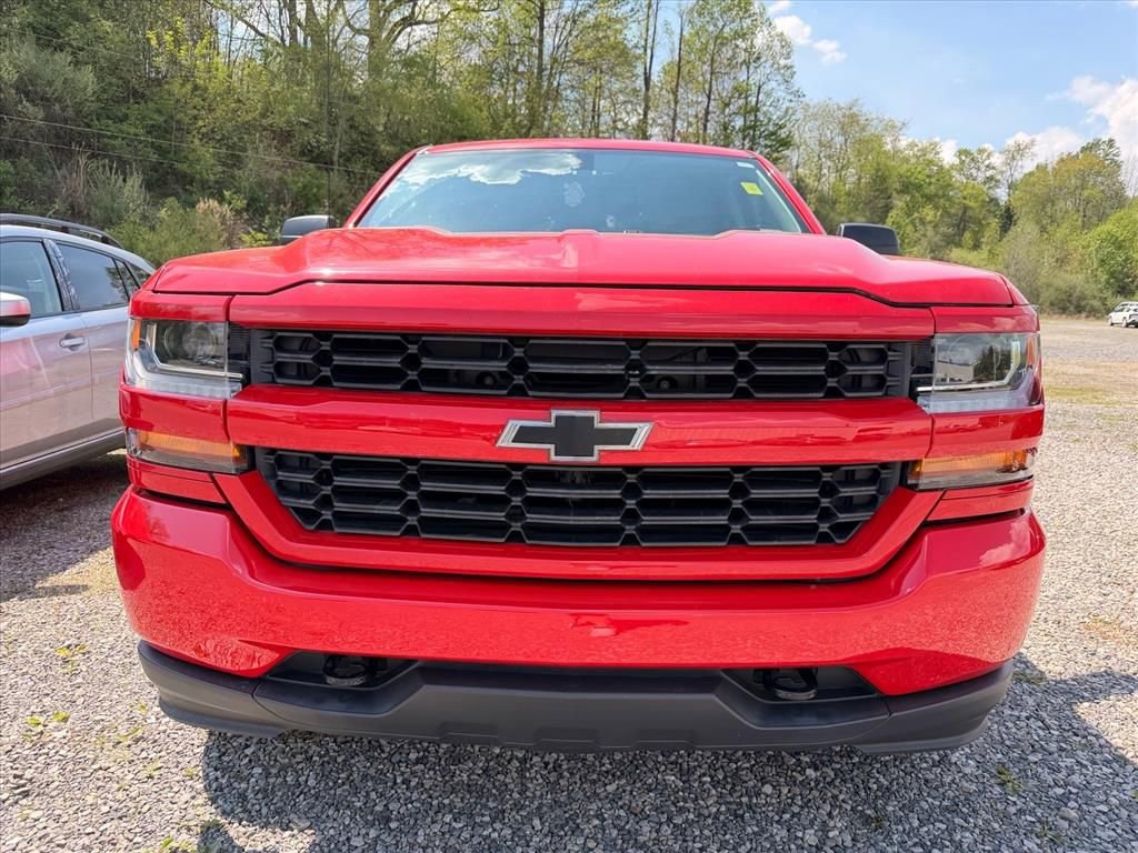 Used 2017 Chevrolet Silverado 1500 Custom w/ Custom Convenience Package AWD/4WD image 9