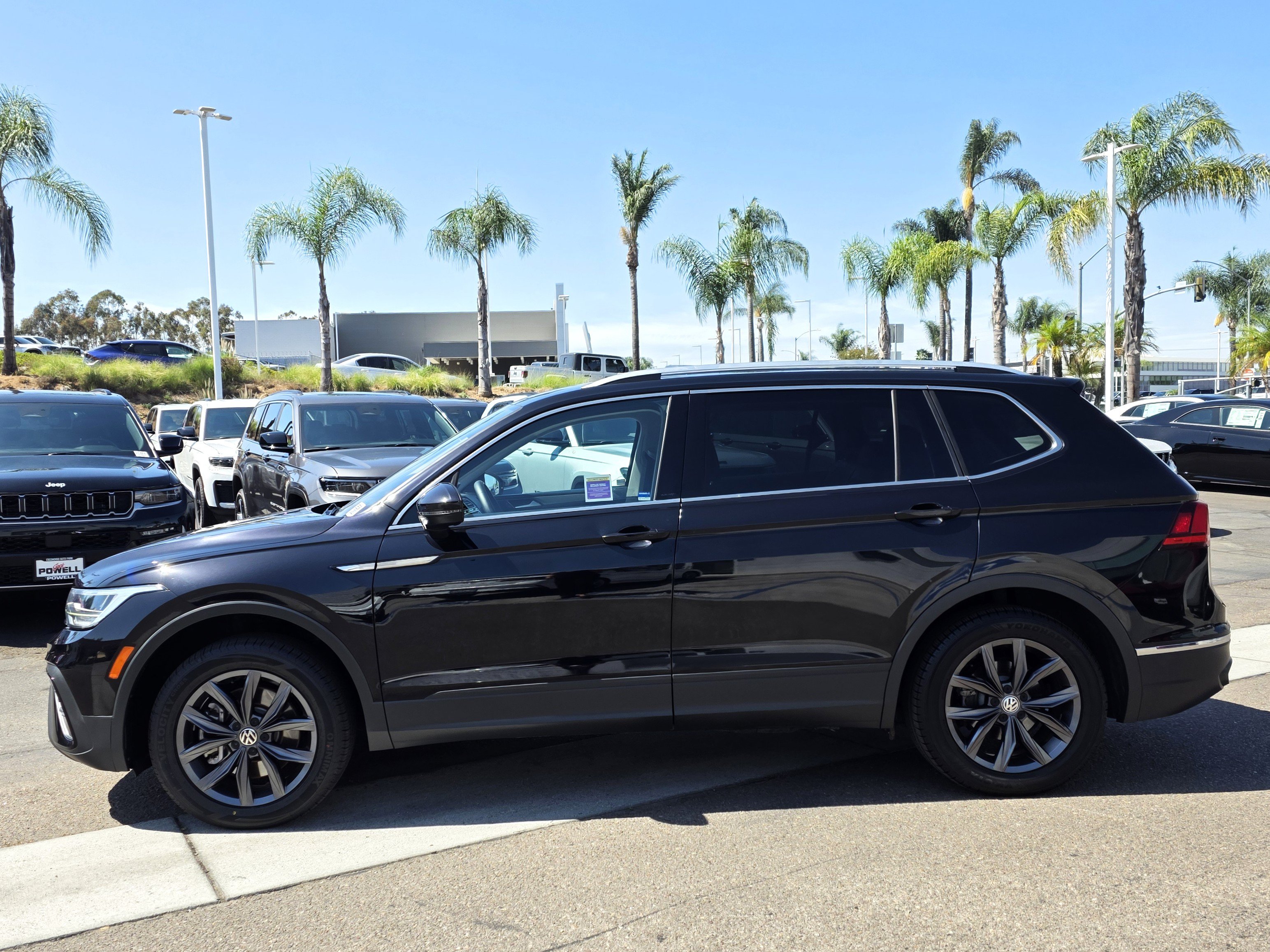 Used 2022 Volkswagen Tiguan SE FWD image 2