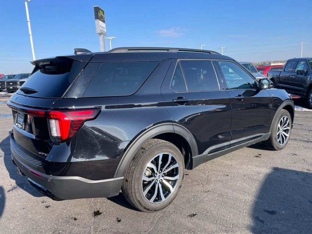 Used 2025 Ford Explorer ST-Line AWD/4WD image 4