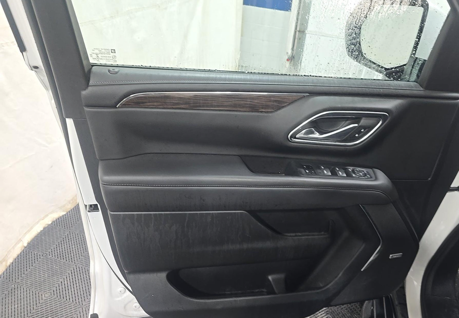Used 2023 Chevrolet Suburban LT w/ Luxury Package AWD/4WD image 9