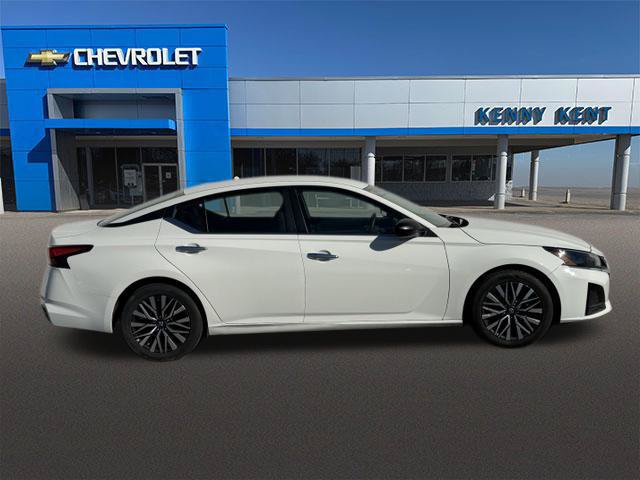 Used 2025 Nissan Altima 2.5 SV FWD image 3