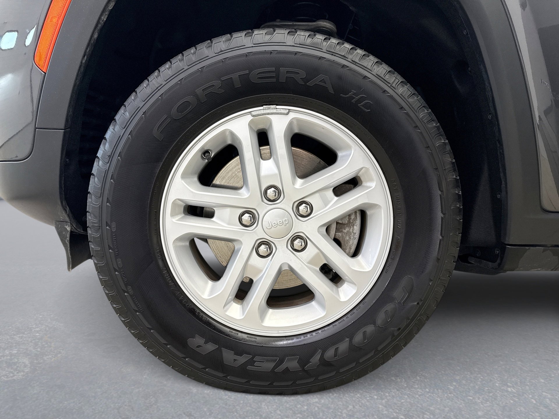 Used 2023 Jeep Grand Cherokee Laredo image 22