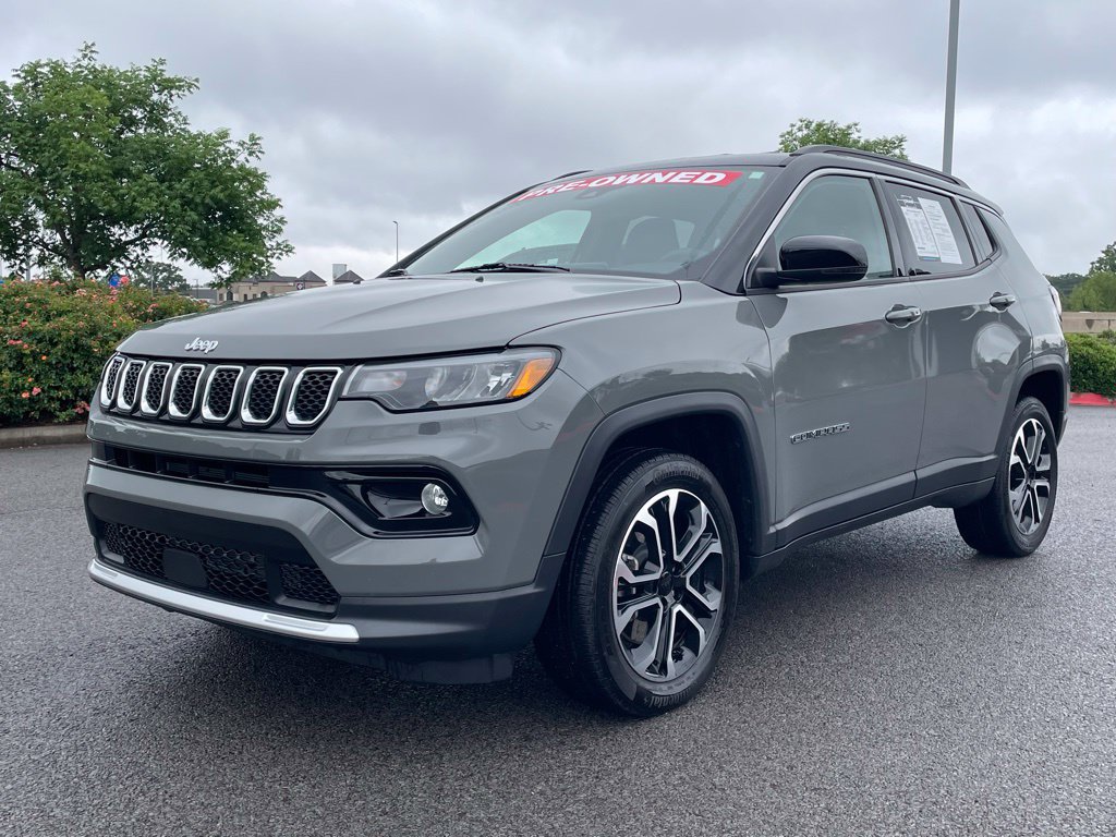 Used 2024 Jeep Compass Limited AWD/4WD image 3